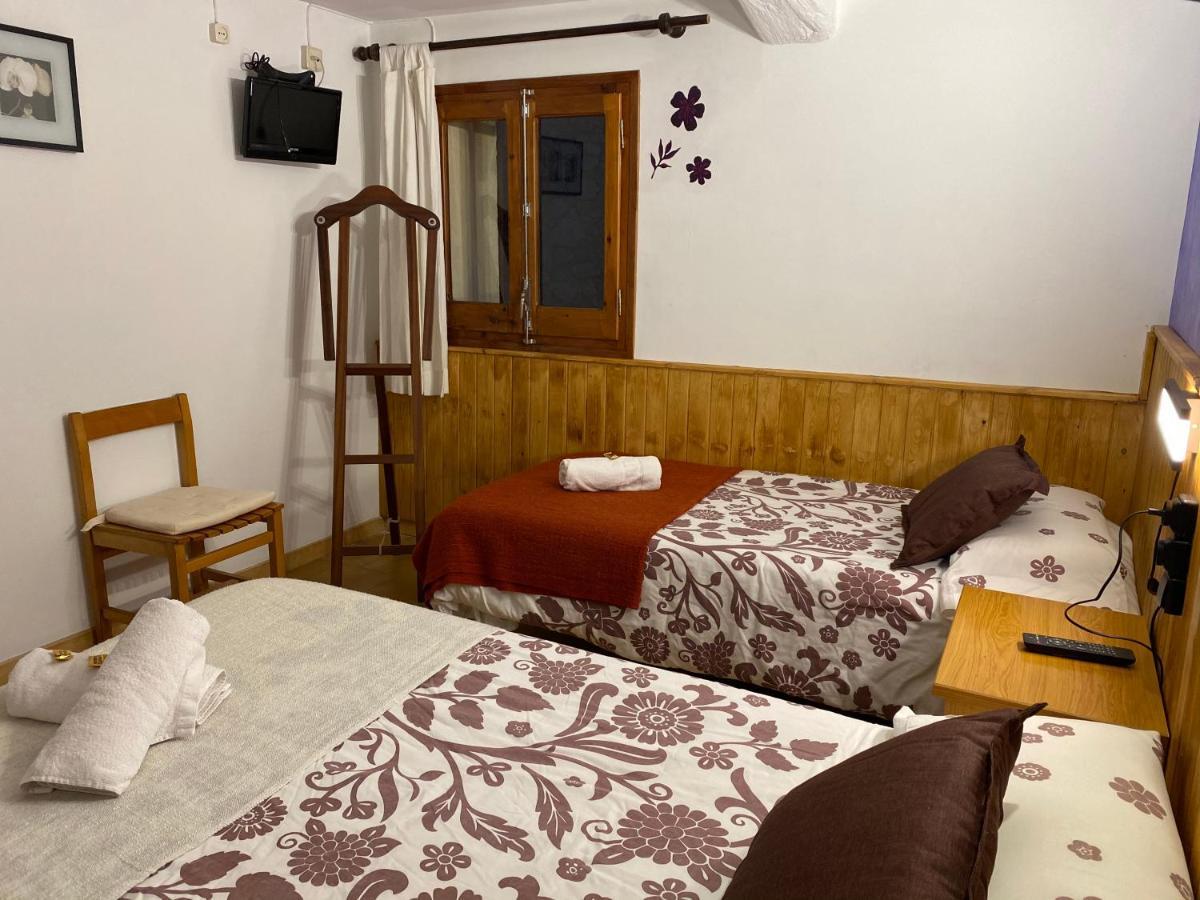 Hostal La Cuineta De Cal Triuet Gosol Ngoại thất bức ảnh
